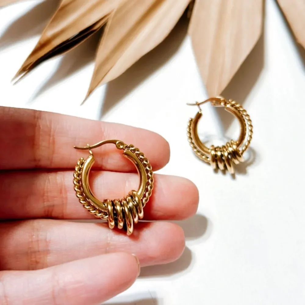 gold hoop earrings H175